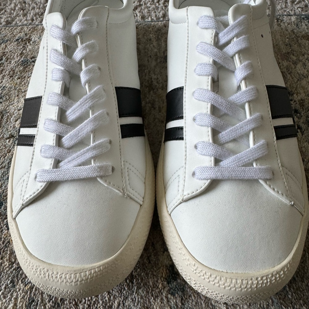 Golden Goose Model 1 - Low Top Sneaker